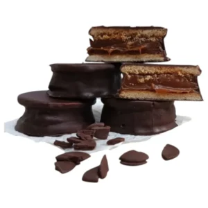 Alfajores de chocolate rellenos con dulce de leche artesanales Dibble