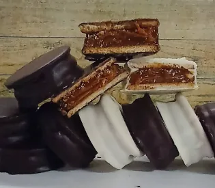 Alfajores surtidos de chocolate negro y blanco, Dibble