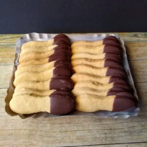 Lenguitas con baño de chocolate en bandeja, Dibble